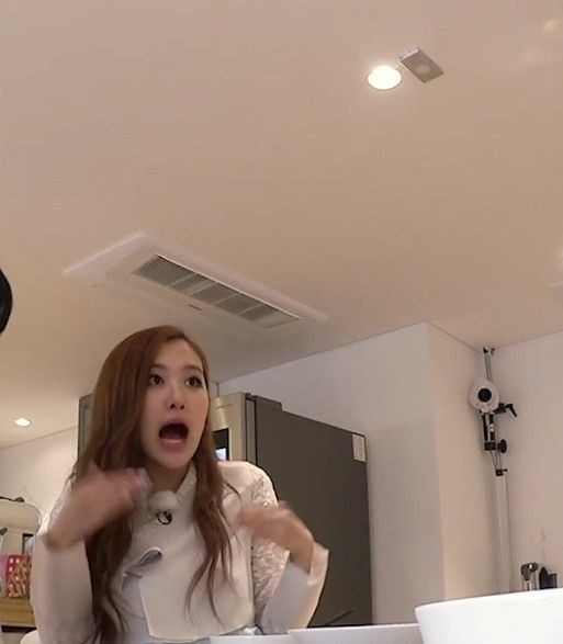 Tranvy2505's tweet photo. Nhanh thật ấy vậy là tình yêu của tui sắp đến tuổi 25 rồi 
HAPPY HALF FIFTY ROSÉ 

#OurRockstarROSÉDay
 
#봄의시작_채영아_생일축하해 https://t.co/a9zebsHXSW