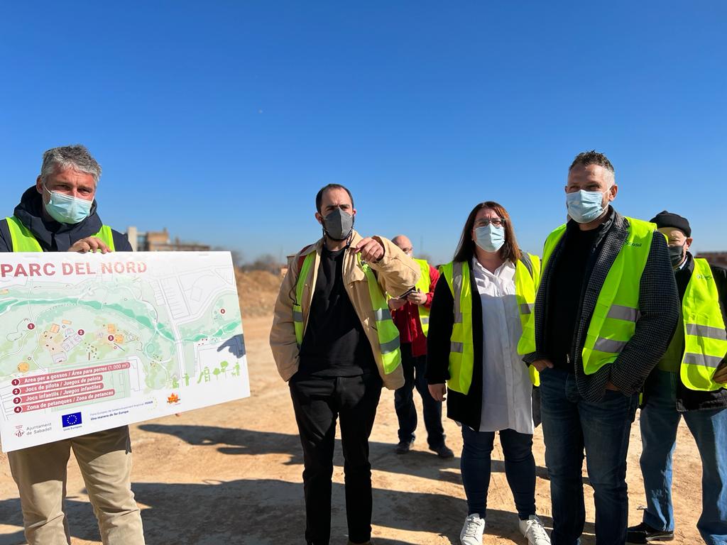 Al #ParcDelNord amb <a href="/parcdelnordsbd/">Comissió Parc del Nord</a> i comprovem que el nou corredor verd avança. Està entre Can Deu i Can Puiggener, passant per la Plana del Pintor i el Torrent del Capellà

👍76.000 m2 🟢
👍570 🌳 nous
👍Espais de passeig
👍Mobiliari i jocs infantils

#Sabadell