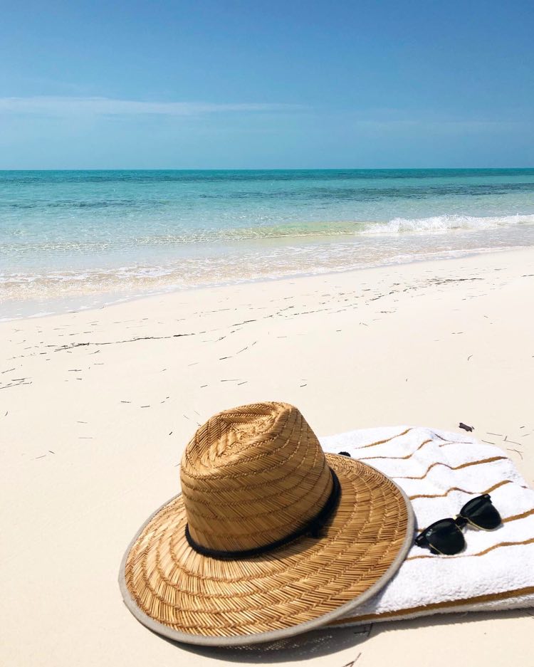 longbaybc's tweet photo. Packing for your trip to #TurksAndCaicos?

This is all you'll need. (Swimsuit not pictured) 😉

#LongBayBeachClubTCI

Book your getaway now: https://t.co/flRRQ9Auqd https://t.co/shW0ckbKoS