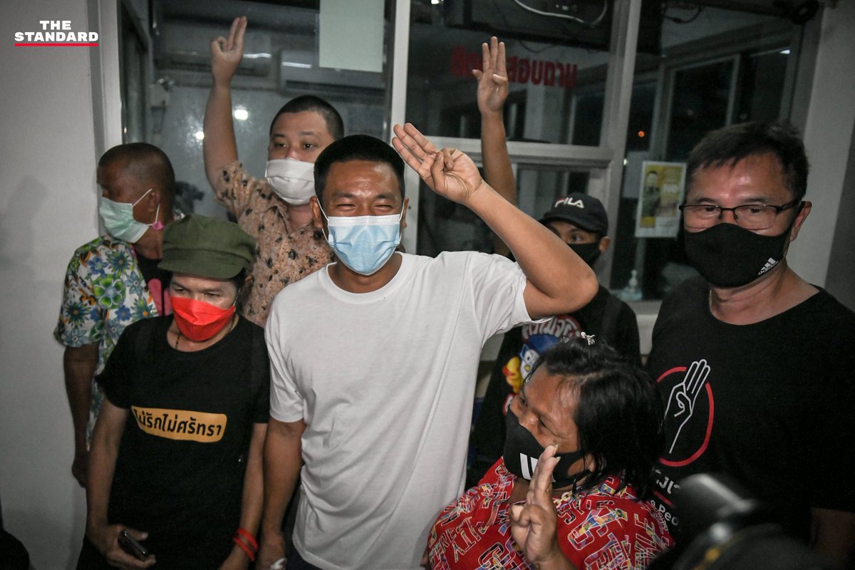 thestandardth's tweet photo. (1) อิสรภาพของ ‘ไผ่ ดาวดิน’ ในรอบ 6 เดือน หลังได้รับประกันตัวทุกคดี

ภาพ: ชาติกล้า สำเนียงแจ่ม
#TheStandardNews 
#TheStandardPhoto https://t.co/BDlNCHXJfn