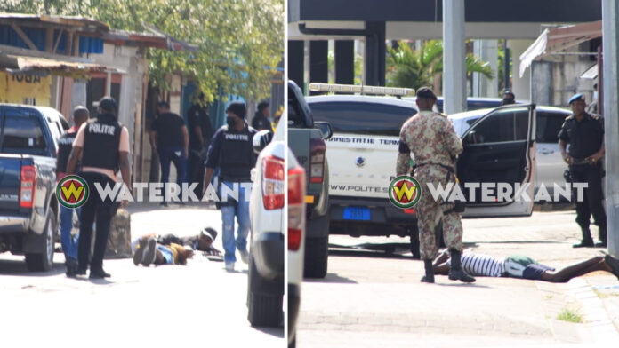 eric_gernez's tweet photo. Descente de police à grande échelle dans le centre de Paramaribo
Opération en cours #10Fev 11:00
Une zone située entre Waaldijk et Hofstraat a été bouclée.
Plusieurs maisons y ont été envahies, des personnes arrêtées, dont des femmes
Action antidrogue
https://t.co/xt0ioVMdmd https://t.co/r14NCkA9Fq