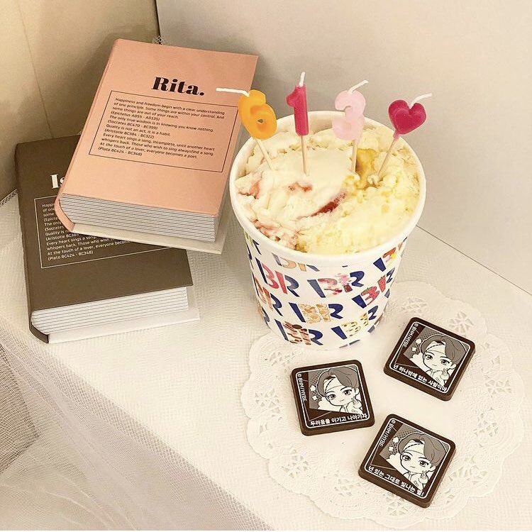 7人のキャラクターが伝える
心の温まる希望と勇気の
メッセージ💌🤲
 
PINK💗V Ver.

♡넌 하나밖에 없는 사람이야
君は1人しかいない人だよ
♡두려움을 이기고 나아가자 
恐れずに進もう
♡넌 있는 그대로 빛나는 별
君はありのままに輝く星

【m.starfoxshop.jp】

#TinyTAN #タイニータン