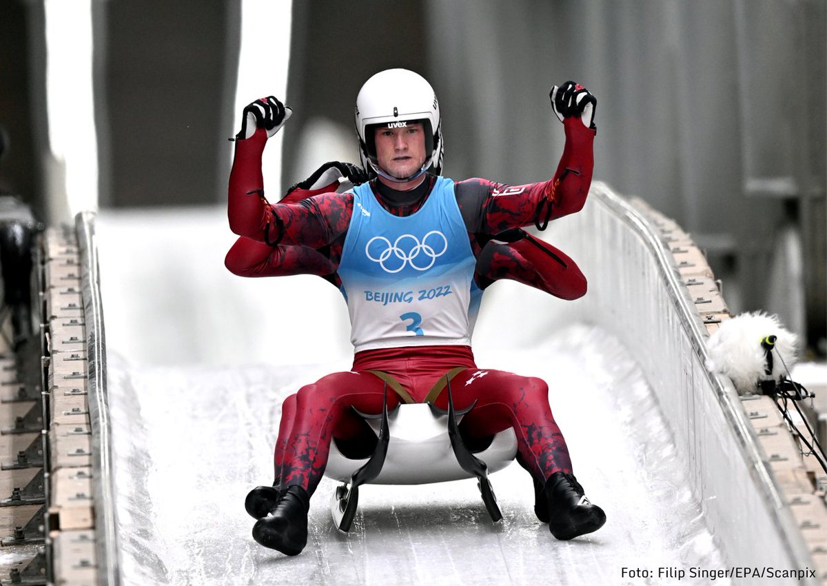 Latvijai bronzas medaļa! 🥉 Kamaniņu braucēji Elīza Tīruma, Kristers Aparjods un Mārtiņš Bots/Roberts Plūme komandu stafetē izcīna 3. vietu, nopelnot Latvijai pirmo olimpisko godalgu Pekinas olimpiskajās spēlēs! Lepojamies! 🇱🇻🇱🇻🇱🇻