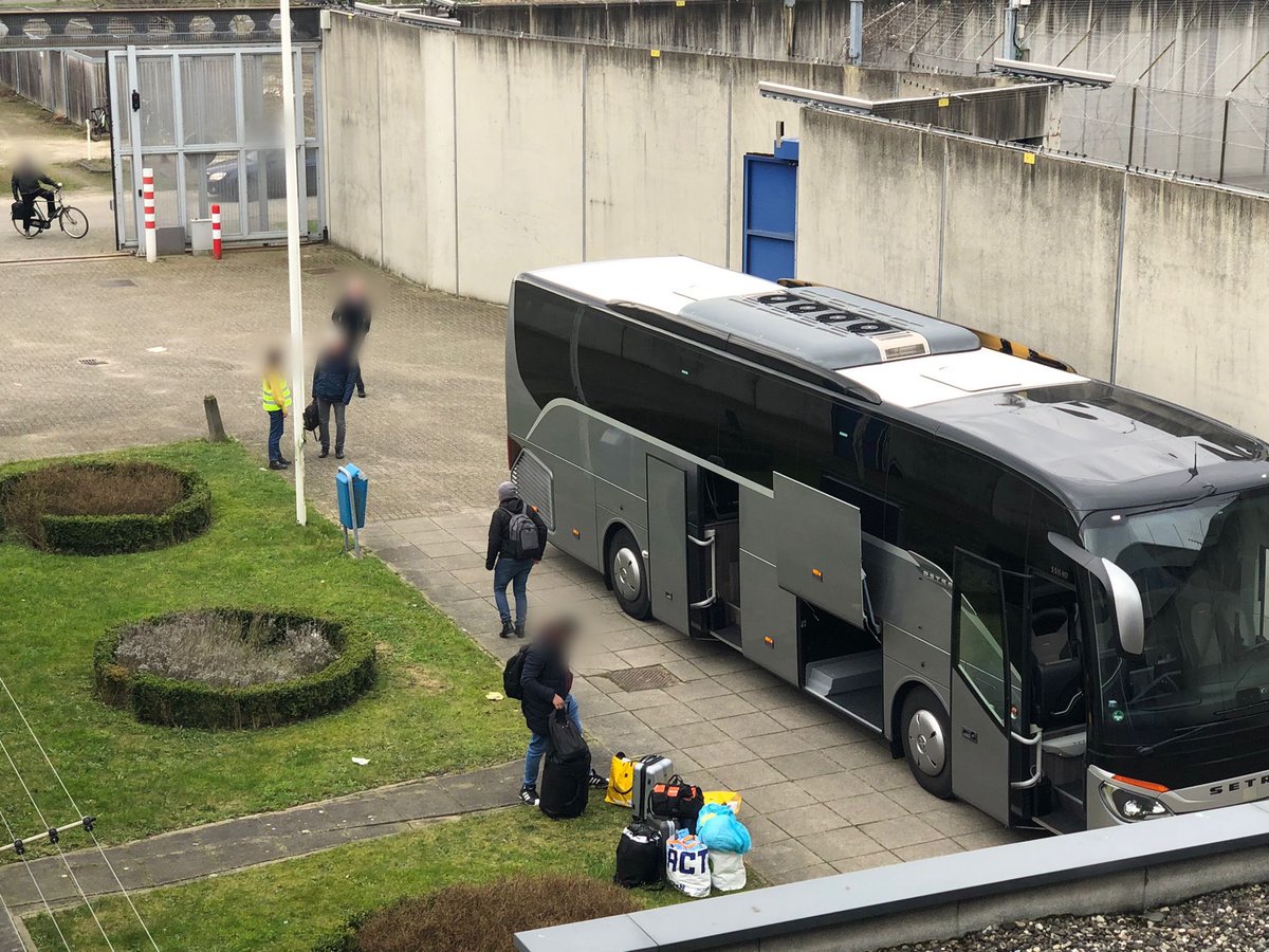 De eerste circa 50 bewoners van de opvanglocatie in <a href="/gemZoetermeer/">Gemeente Zoetermeer</a> zijn gisteren gearriveerd. In totaal krijgen hier straks 500 bewoners een tijdelijke huisvesting. Zij nemen de komende dagen hun intrek. Lees meer ⤵️

coa.nl/nl/locatie/zoe…

#noodopvang #Zoetermeer