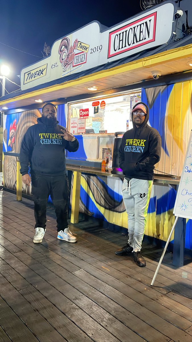 twerkchicken's tweet photo. Black owned ✊🏾✊🏻 #BlackTwitter #BlackLivesMatter #TwerkChicken https://t.co/z7C3iTQOLf