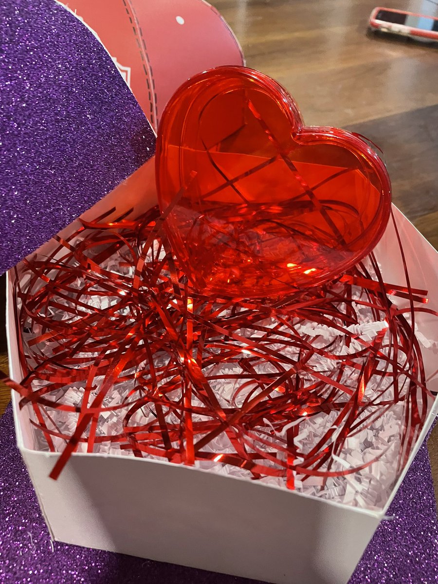 jsoto2027's tweet photo. Valentine’s Day Boxes 💕 #crafting https://t.co/E4uPeEw1ZZ