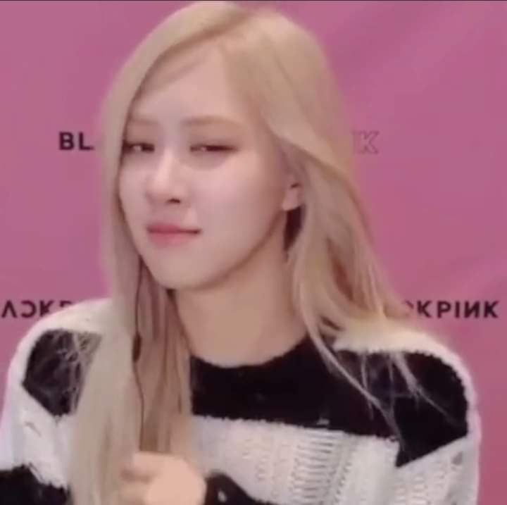 Tranvy2505's tweet photo. Không treand hagtag này Chaeng sẽ là của mình 
HAPPY HALF FIFTY ROSÉ 
#OurRockstarROSÉDay 
#봄의시작_채영아_생일축하해 https://t.co/irMahzLkr2