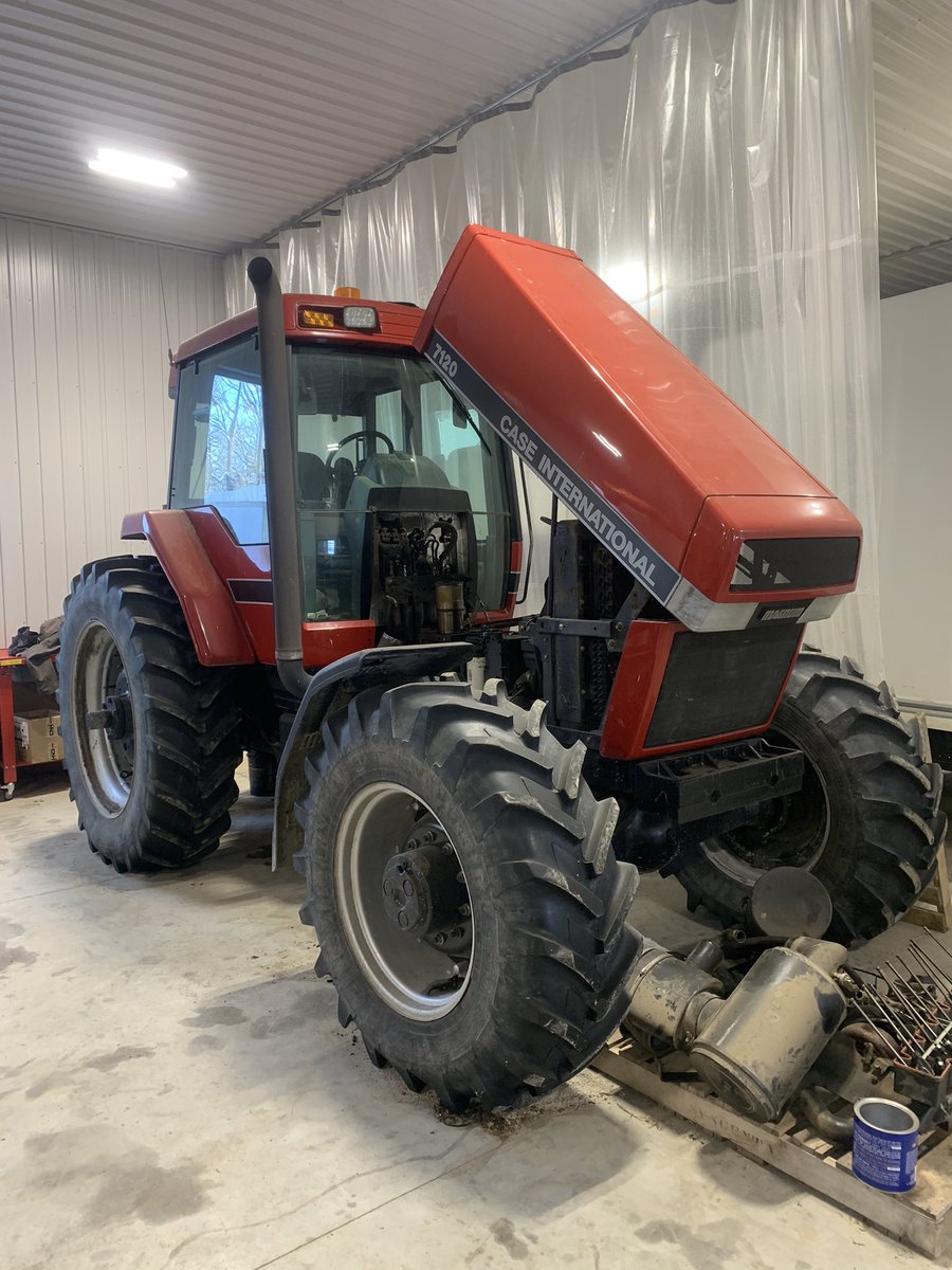 RedEdgeAG's tweet image. Midwinter Engine Rebuild for this 7120                                                            A leaking head gasket ended up burning up a few pistons, soon to be good as new!                                           #agriculture #cummins #caseih #tractor #rededge #engine