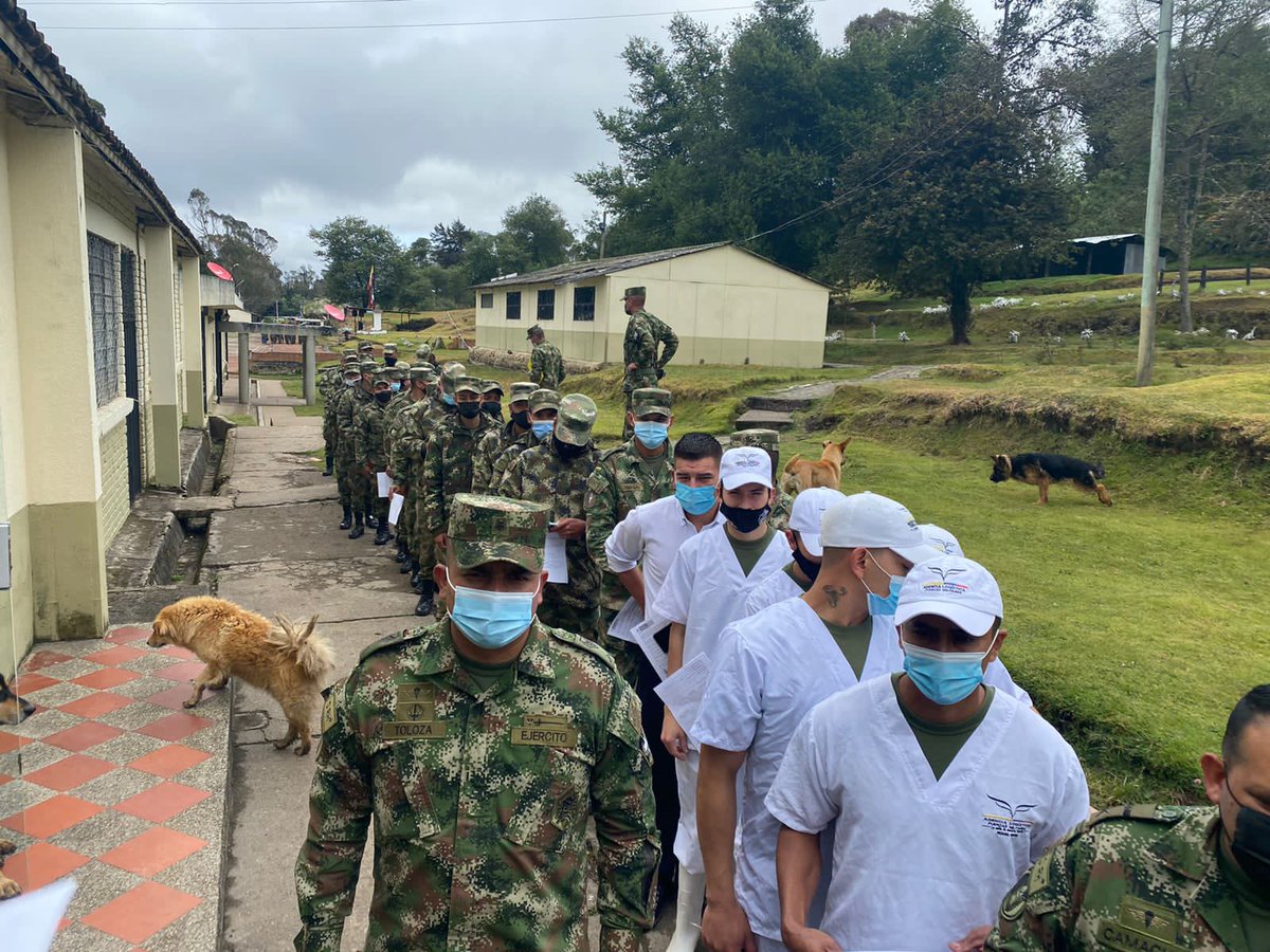 Ejercito_Div5's tweet photo. Con apoyo de @Ejercito_Disan en el #Biter13 se realizó jornada de vacunación contra #Covid19 a todos los hombres de la #Brigada13 que se encuentran en entrenamiento. Logrando así ampliar la cobertura y proteger la vida de los soldados de nuestro @COL_EJERCITO https://t.co/QfTQXt0Iw9