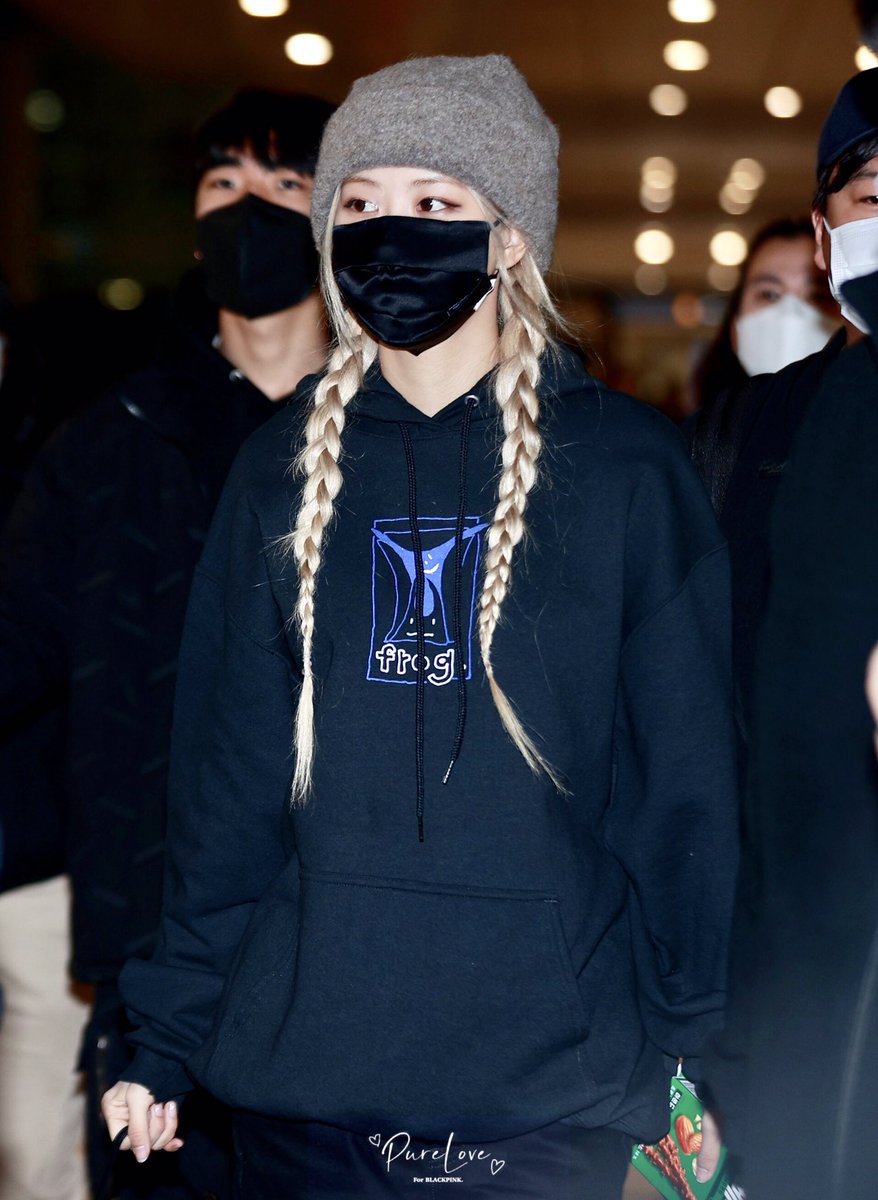 Mong chờ bé xuất hiện quá đi 
T.T 
HAPPY HALF FIFTY ROSÉ 
#OurRockstarROSÉDay 
#봄의시작_채영아_생일축하해