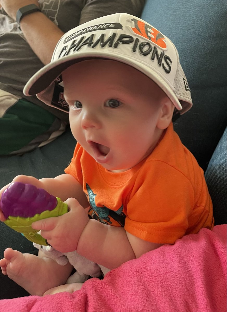 KalicoEyes's tweet photo. When your new swag comes in you must put it on and yell as loud as you can, #WHODEY BABY!!! #SuperBowl #RuleTheJungle #cutestbengalsfan #RuleItAll @Bengals #Champions https://t.co/IaRkByuqDa