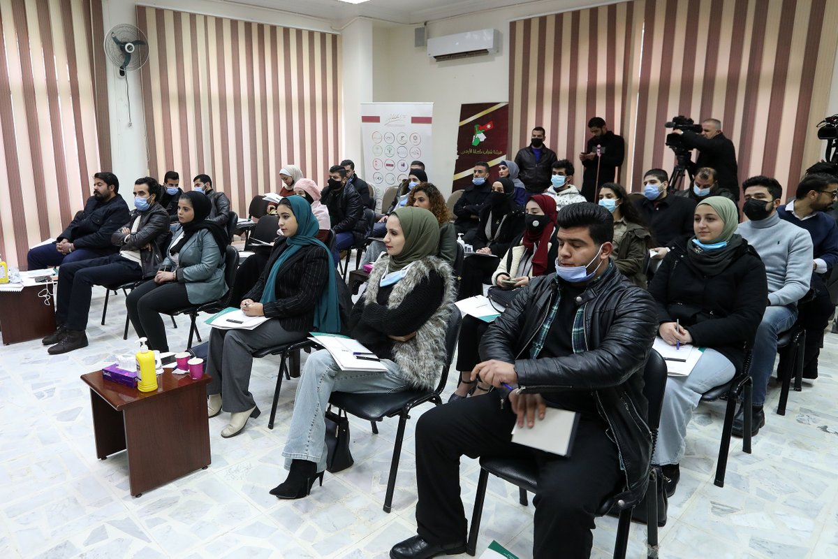 KAFDJordan's tweet photo. جانب من الجلسة الحوارية التى تم عقدها في محافظة عمان الأولى ضمن مشروع حواريات الاصلاح والتى تضمنت نقاشات حول مخرجات اللجنة الملكية لتحديث المنظومة السياسية واهمية المشاركة الشبابية.
#رأيك_بعمل_فرق #مستمرون_في_تحقيق_التنمية #الاردن https://t.co/KNw5aS9XIk