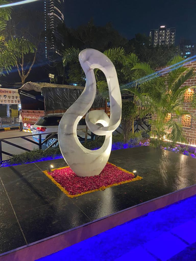 mybmc's tweet photo. Cabinet Minister @AUThackeray inaugurated a 14,200 Sq. Ft. garden at Vasantrao Naik Chowk, Tardeo (@mybmcwardD) 
Earlier a space abused by anti-social elements, the garden now is beautified with a Maratha Architecture Theme along with a walking track,a fountain &amp; an amphitheater. https://t.co/CyPvdnQjbC