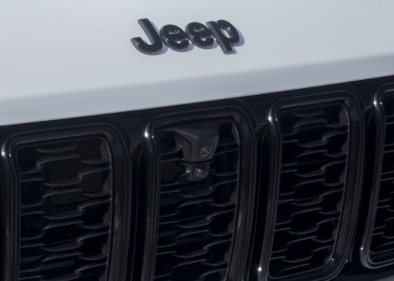 dlhBOWLES's tweet photo. 🗣️We'll say it: The Jeep® Grand Cherokee L Limited Black Package goes well with the #Clēr front camera washer 💦📷 supplied by yours truly ❤️ #dlhBOWLES! https://t.co/tmIoQ55l7E #2022ChicagoAutoShow https://t.co/OgiwpwdOYU
