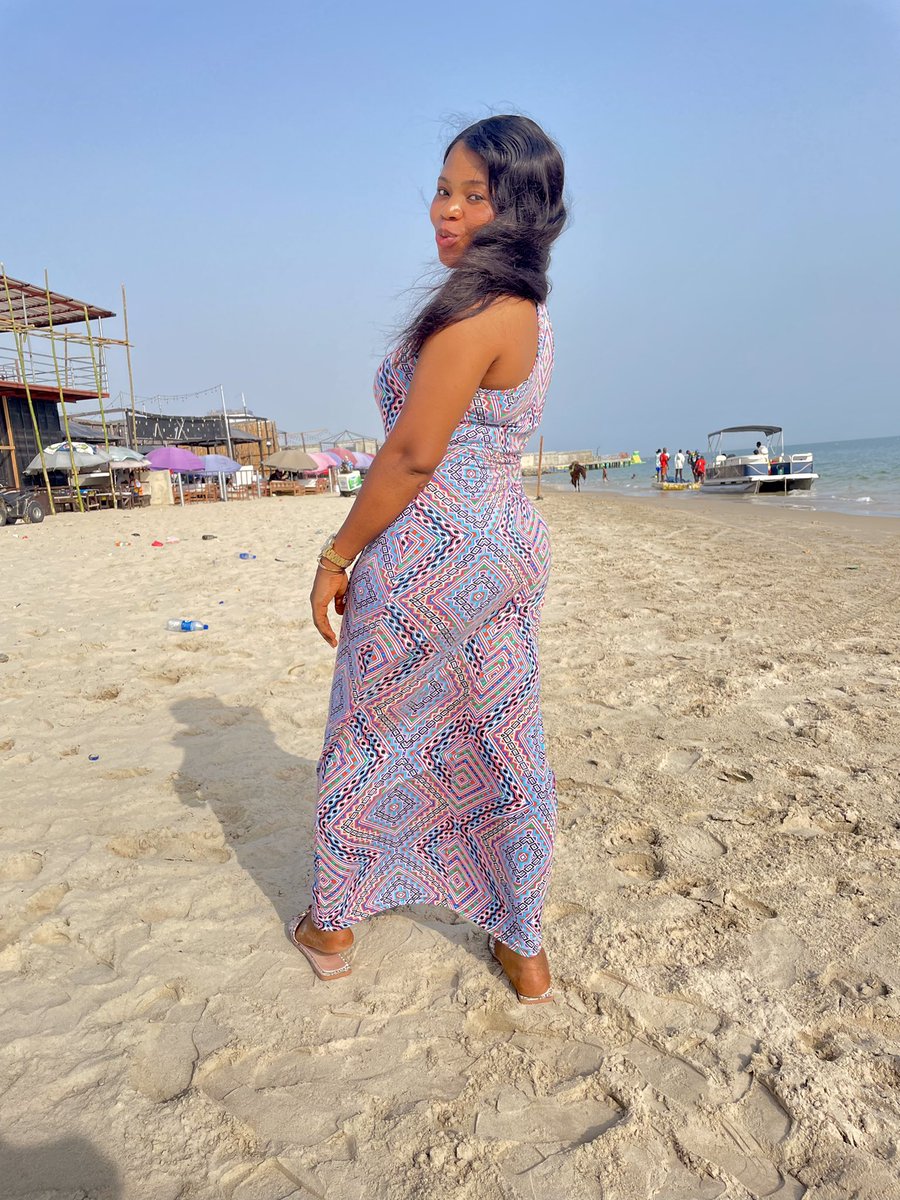 sanizzzy's tweet photo. The beach $ I 🌺🌹 https://t.co/XGhRusveiw