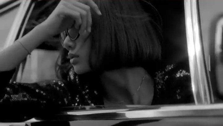 Bpsevdalisii's tweet photo. Bir insan bu kadar mı mükemmel,kusursuz olur..Ben bu kadının her detayına sırılsıklam aşığım..✨

LISA FOR CELINE HAUTE PARFUMERIE
#LISAXCELINE 
#CELINEHAUTEPARFUMERIE https://t.co/a27k2YsC1K