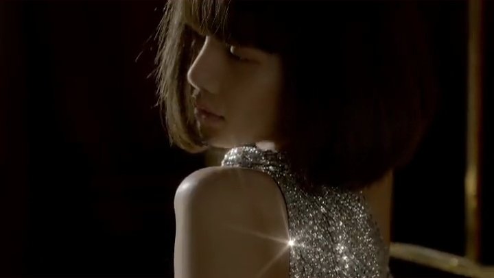 Bpsevdalisii's tweet photo. Bir insan bu kadar mı mükemmel,kusursuz olur..Ben bu kadının her detayına sırılsıklam aşığım..✨

LISA FOR CELINE HAUTE PARFUMERIE
#LISAXCELINE 
#CELINEHAUTEPARFUMERIE https://t.co/a27k2YsC1K