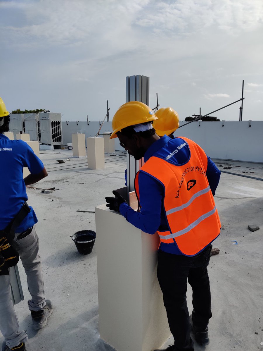 REMaldives's tweet photo. Installation work started on 310kW solar PV on R.Ungoofaaru hospital. https://t.co/yGd79DrSB8