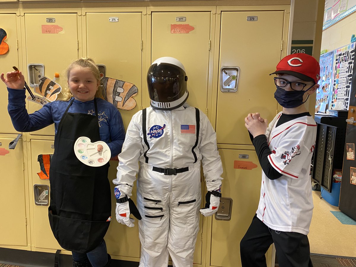 RWPrincipalHCSD's tweet photo. We are CHASE-ing (Ja'Marr) our dreams today! Students are dressed up as what they want to be when they grow up.  #BigBlueOnTheMove #TheRidgewayWay
@Bengals https://t.co/sycI8O6FEM