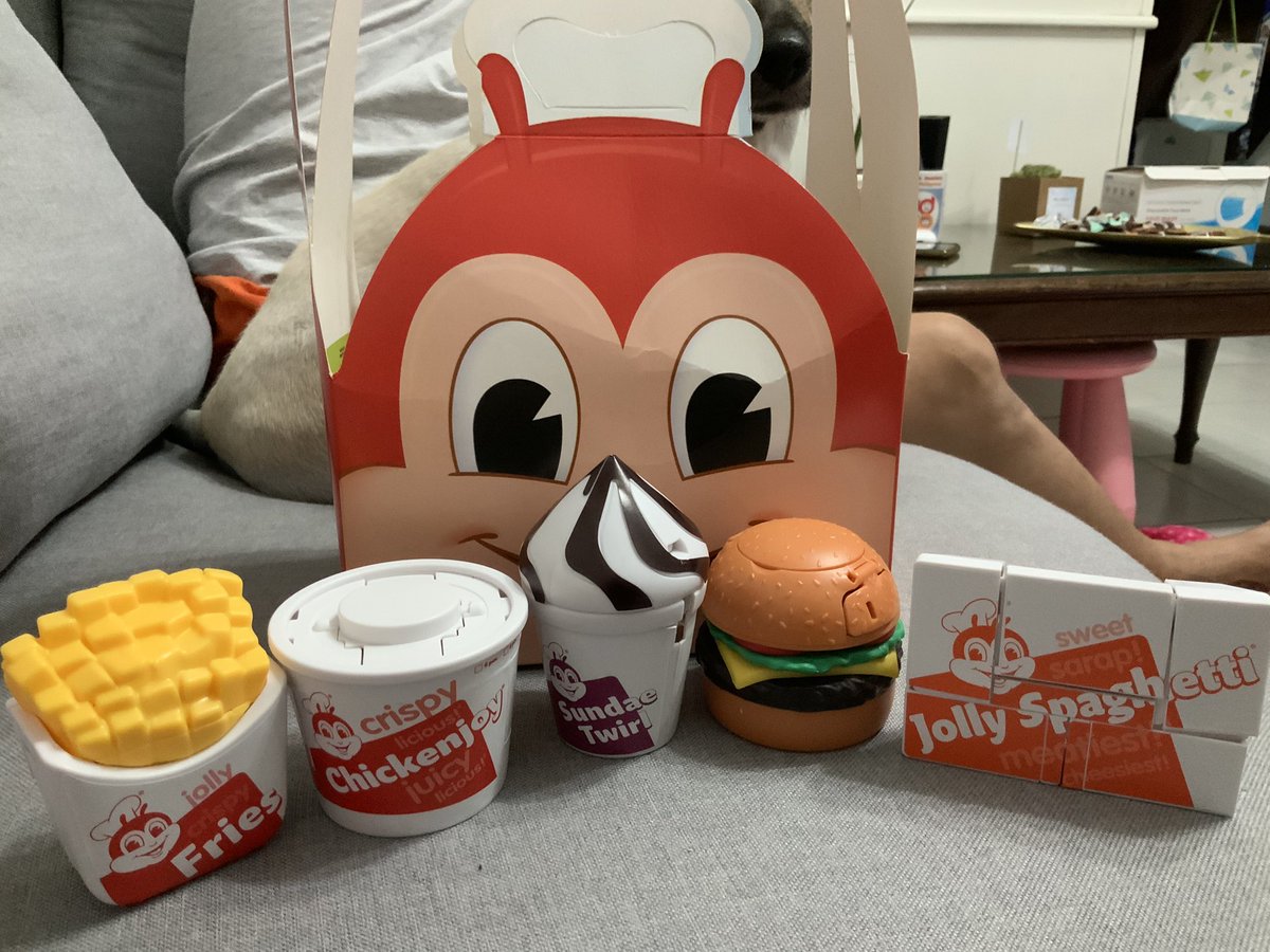 ummmm_and's tweet photo. Iβve won at life #JOLLIBOTS #jollibee https://t.co/nm2L4QJNTv