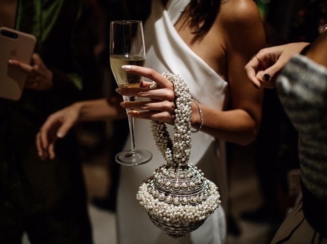 MaeCassidy_'s tweet photo. Bride to be. πβ¨β¨ TB to this stunning customer repost, wearing our Simi Pearl Clutch at her engagement party.β¨ #MaeCassidy #MaeCassidyBridal #SimiPearl
https://t.co/1y1sEhjx4V https://t.co/TnmuW5x1JT