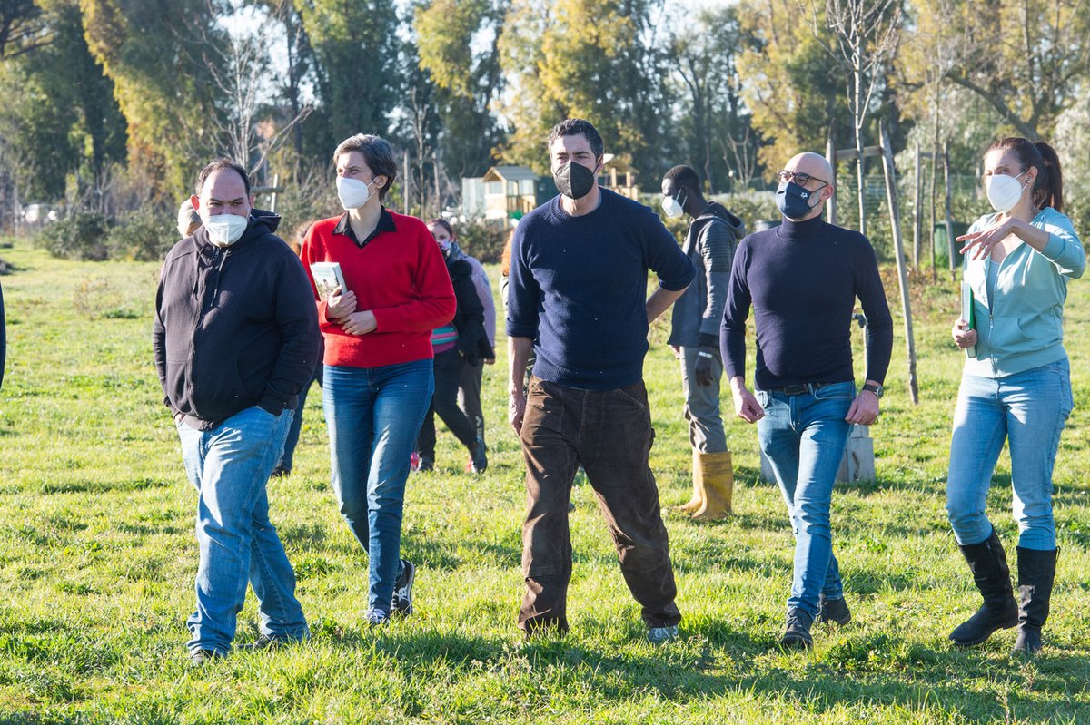 📌 Ieri grazie ai primi introiti della vendita del libro #IoeiGreenHeroes di @GassmanGassmann in collaborazione con @RBragalone @A_LisaCorrado @Kyoto_Club  è avvenuta la piantumazione dei primi alberi da frutta (mandorli) all’associazione #LaNuovaArca!
👉 bit.ly/3GFs982