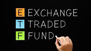 Últimamente se habla mucho de los ETFs en el mundo de las criptomonedas

Pero, sabes realmente en que consisten?

En este hilo 🧵, te explico de forma sencilla e intuitiva que son y las razones por las que creo que NO SON TAN ÚTILES (al menos por ahora) para las criptomonedas