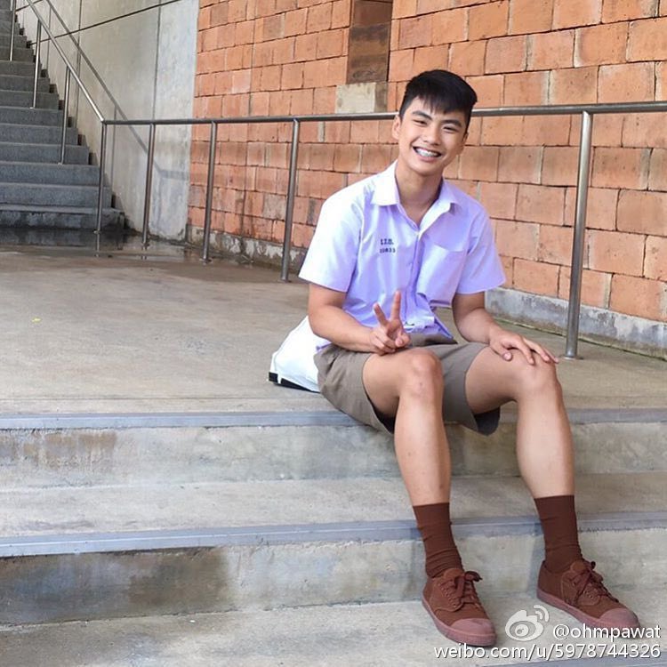 naranonair's tweet photo. #ohmpawat weibo 2016/08/07 ;
ฝากหนุ่มหน้าบ้านและเพื่อนๆใน #warofhighschooltheseries คืนนี้เวลา4ทุ่ม ทางช่อง #30mcothd #ep1 แล้วเ https://t.co/H7SKNgcChj
