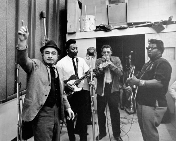 bluezharp's tweet photo. Chess Records co-founder Phil Chess (L) supervises the recording of Chess artists (L-R: Muddy Waters, Little Walter and Bo Diddley as they record the album 'Super Blues' in the Tel Mar Studios, in Chicago, 1967.
Photo by BMI/Michael Ochs Archives https://t.co/V2WDYuwLd6