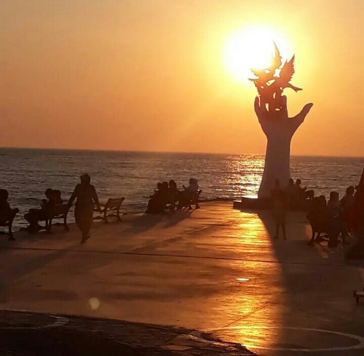 Güzel insanlar atlarina binip gidiyor. ....benim atma yola çıkmis geliyor. 

Mutlu aksamlar olsun. ..... nerde kalmıştık hafiss.