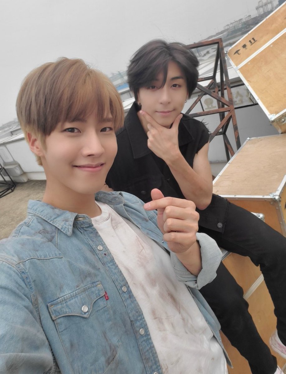 daeyoonthinker's tweet photo. happiest birthday to our forever leader and sungyoon’s forever daeyeol hyung 🥺 may these day be filled with only good things and happiness! 💝

HAPPY DAEYEOL DAY
#빵빠레_울려라_대열이_눈동자에_건배  
#BestLeaderDaeyeolDay
#GoldenChild #골든차일드
@Hi_Goldenness @GoldenChild https://t.co/tBxQ1cf5im