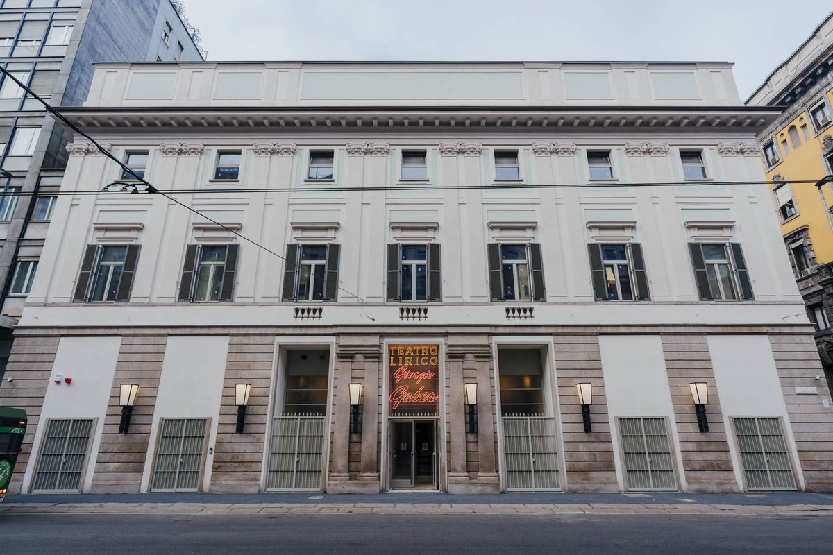 💡Si spegneranno alle 20 le luci anche davanti al Lirico dove sarà in scena <a href="/VirgiRaffaele/">Virginia Raffaele</a>  con #Samusà
milanotoday.it/.../caro-bolle…
➡️L'iniziativa di Anci (Associazione comuni italiani) è una forma di protesta contro l'aumento dei costi dell'energia