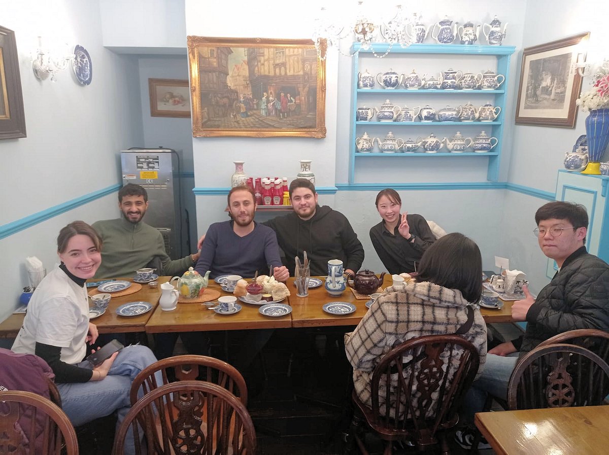 ELCBrighton's tweet photo. Yesterday we sampled the delights of an English cream tea... scones, cream, jam, tea. But what is the correct way to eat them? Jam first? Cream first?
#elcbrighton #elcschools #elcfamily #mockturtle #brilliantbrighton https://t.co/7aYiRgbZd8