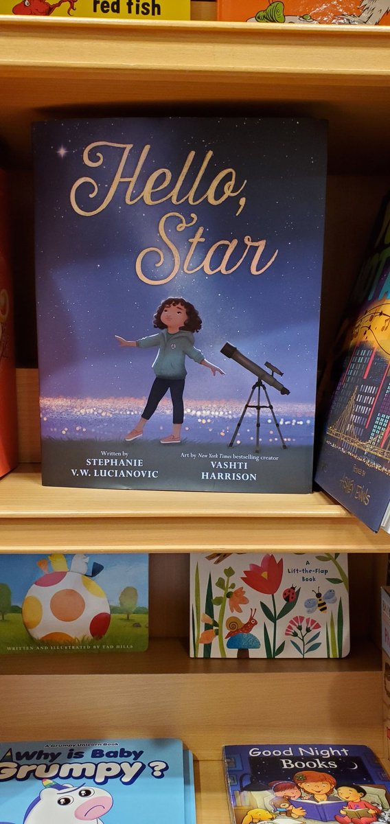 jeanreidy's tweet photo. Spotted at the Pittsburgh Airport @HudsonBooks. From the Steel City to you, @grubreport! #booksinthewild #hellostar https://t.co/JUtQ9xr1y0