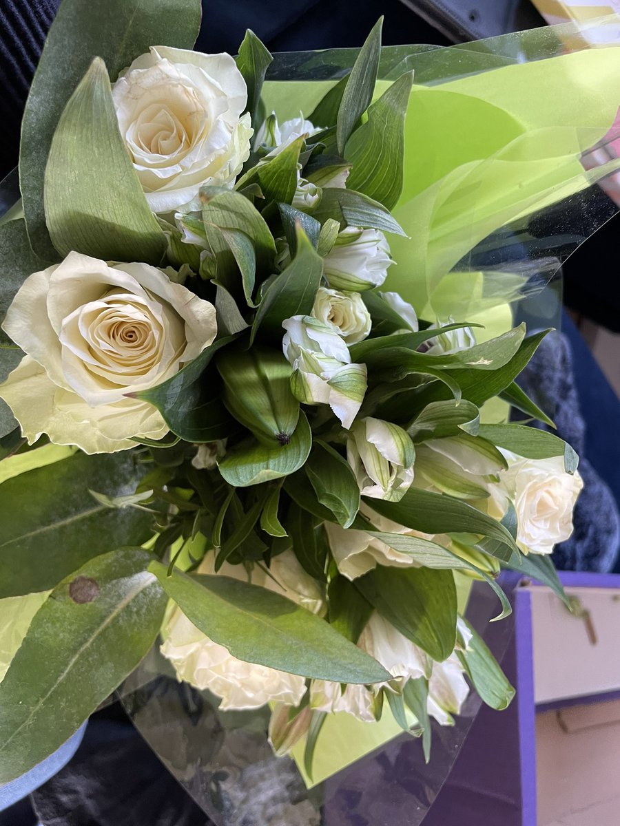 Brenny76's tweet photo. @OctopusEnergy awesome customer service@from the lovely Zara - Thank you for my lovely flowers https://t.co/f35vJyeWuj