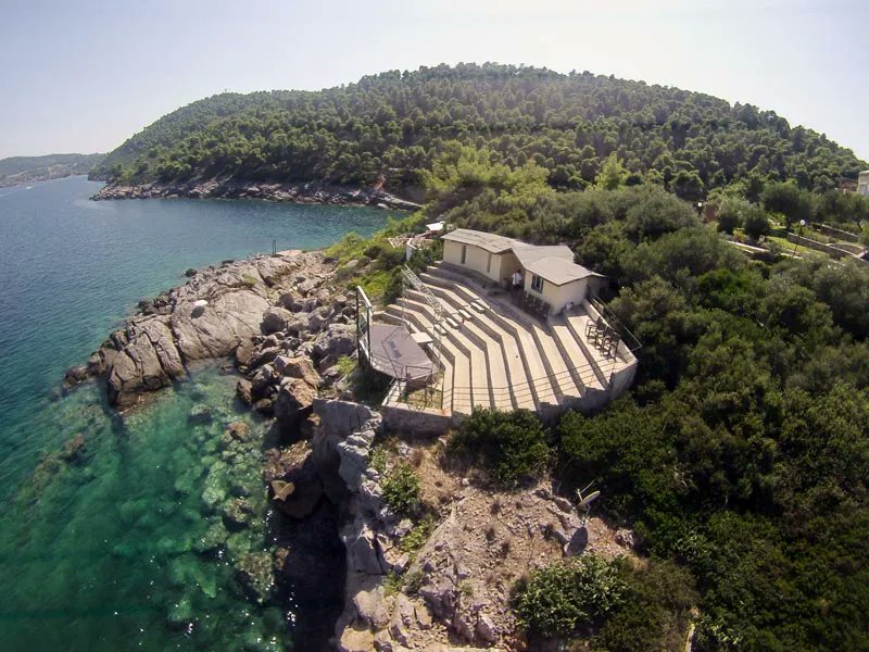 portovalitsa's tweet photo. Το Θεατράκι μας ... Ελπίζουμε αυτό το καλοκαίρι να μας επιτραπεί να χαρούμε και πάλι ωραίες στιγμές :) 
🔗  https://t.co/3ym8BQqPbr
☎️ +30 23740 92007
📧 reservations@portovalitsa.gr

#portovalitsalife #visitgreece #greece #travel #halkidiki #summer https://t.co/jVAVvyeys8