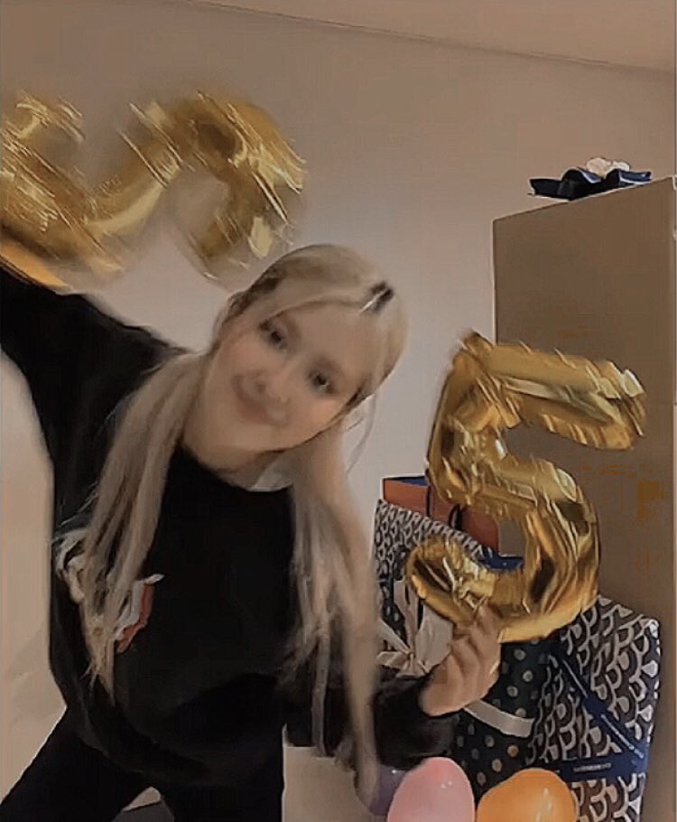 I wish you happiness and great success in your career.  fans are always by the side of the beautiful girl❤️ #OurRockstarROSÉDay