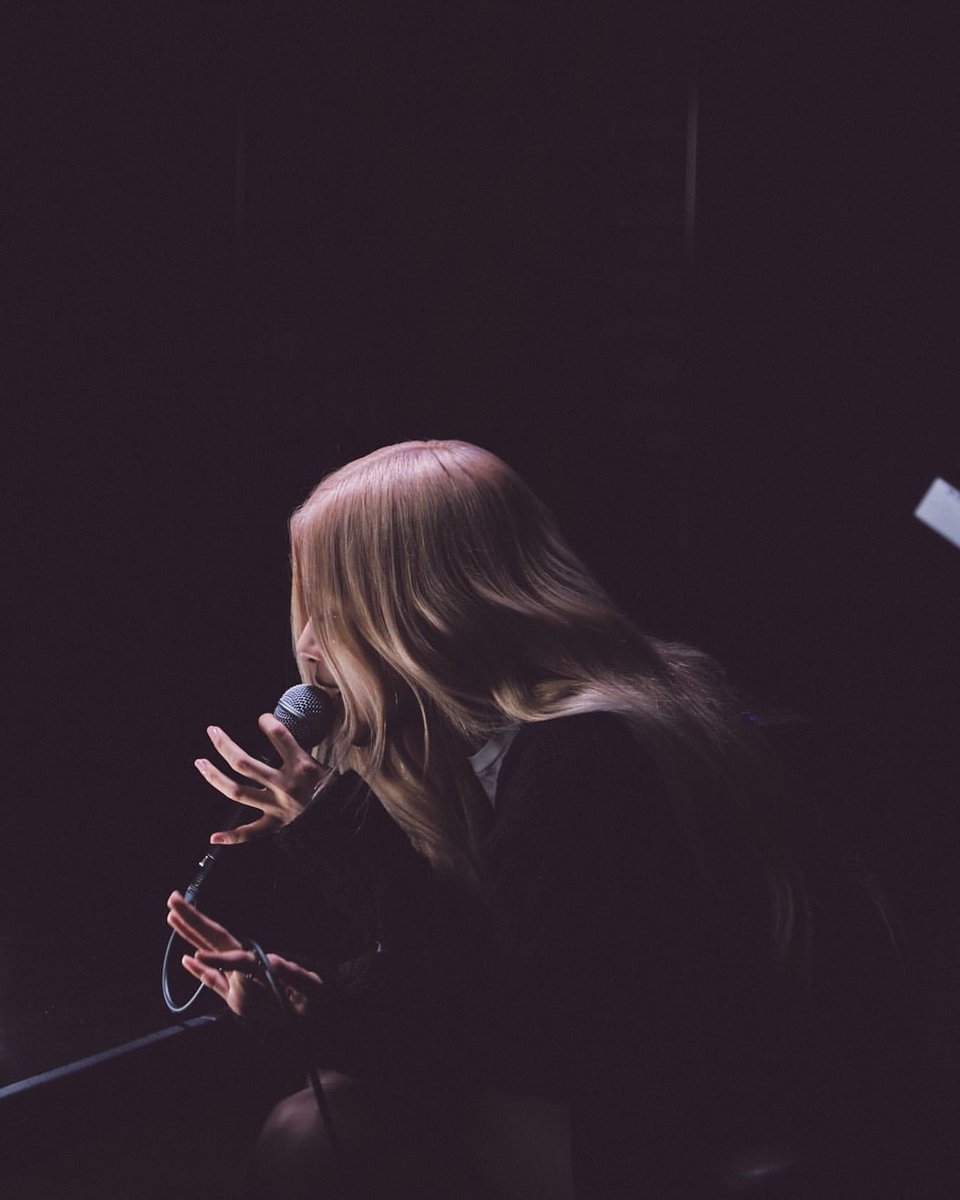 ROSÉ KCHARTS tweet media