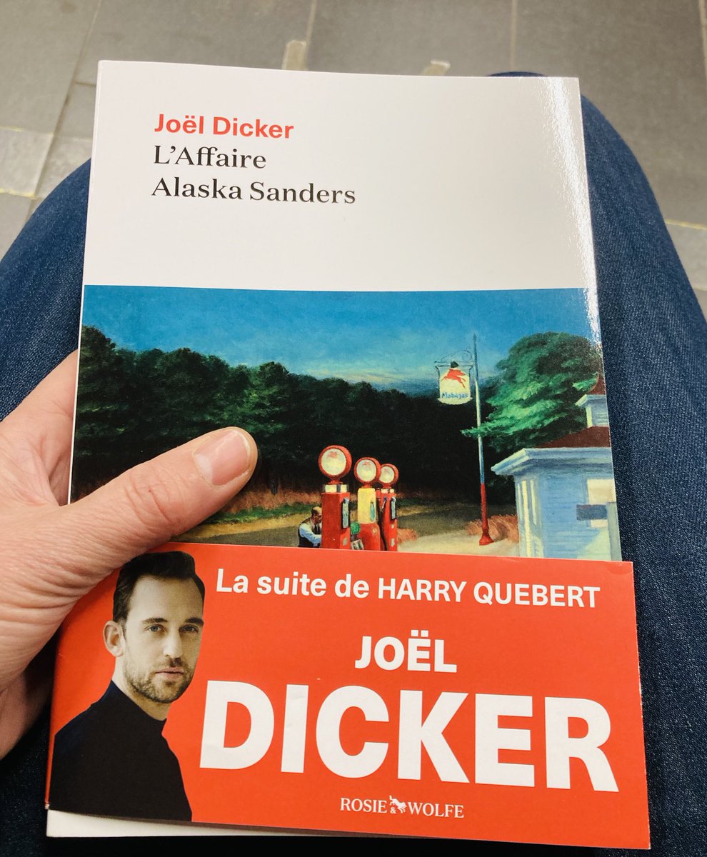 DeStefanoCris's tweet photo. Attendre un livre pendant 10 ans... #JoelDicker #HarryQuebert #lire https://t.co/sz0LqVpw0R