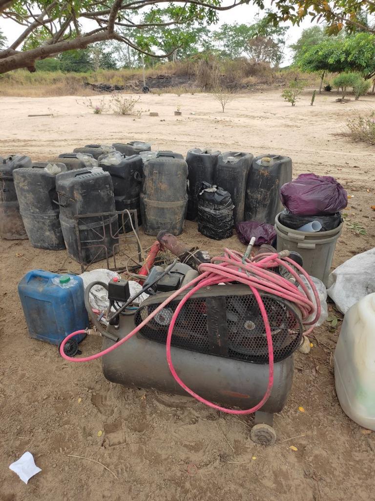 dhernandezlarez's tweet photo. La FANB desactiva laboratorio de procesamiento de drogas en el estado Apure utilizado por los TANCOL para sus fines terroristas en su invasión silenciosa. https://t.co/zEvDsUFPtZ
