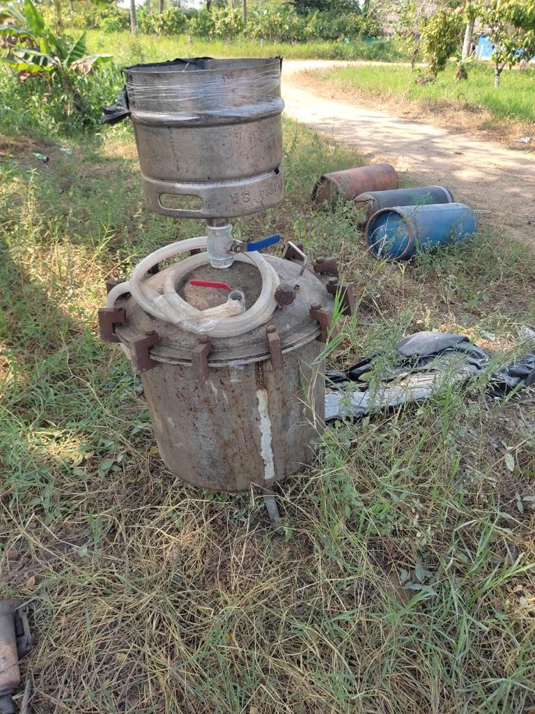 dhernandezlarez's tweet photo. La FANB desactiva laboratorio de procesamiento de drogas en el estado Apure utilizado por los TANCOL para sus fines terroristas en su invasión silenciosa. https://t.co/zEvDsUFPtZ