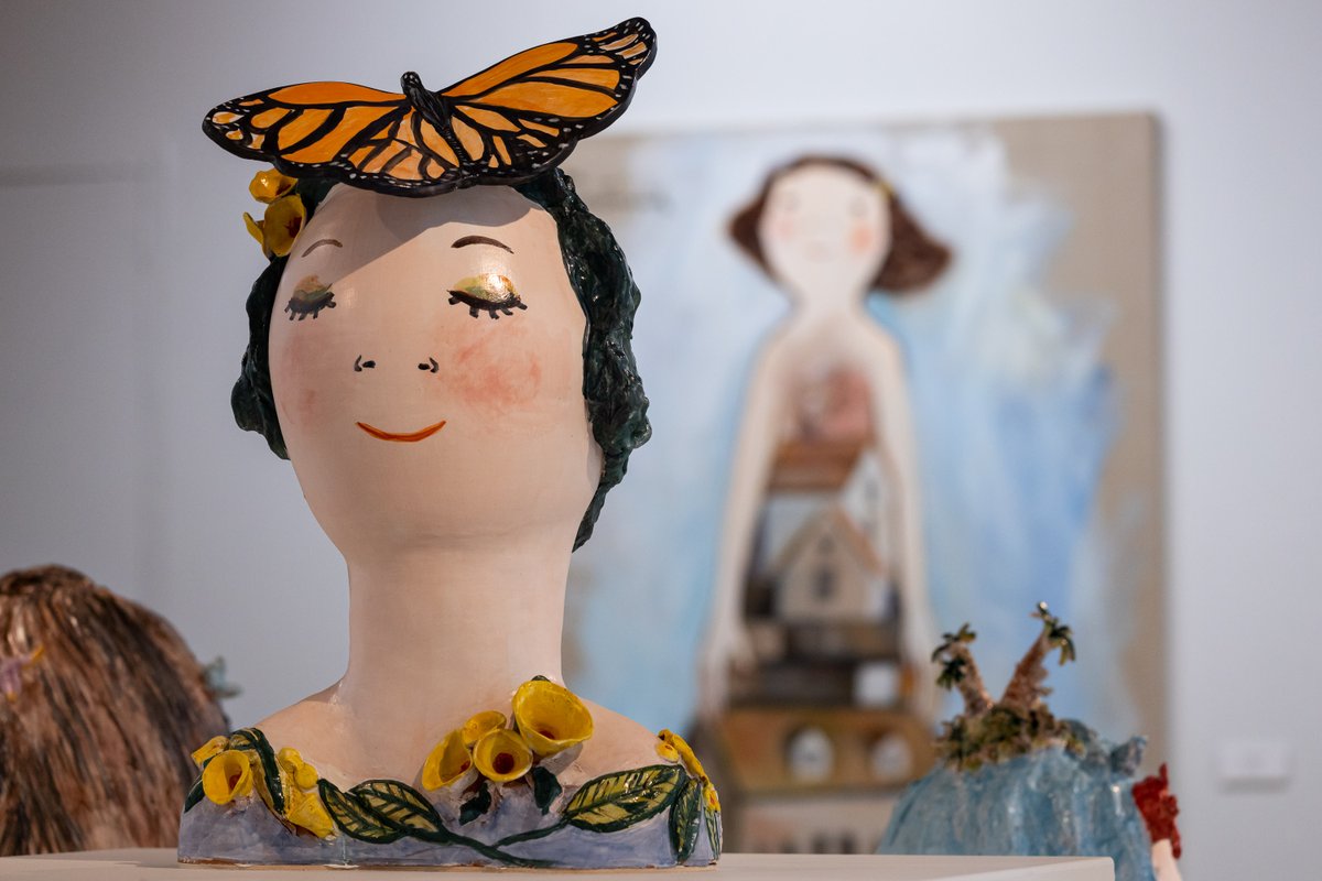 'Alegría', nuevo expo de <a href="/EvaArmisen/">Eva Armisen</a> en La Lonja. Una muestra llena de emociones y sentimientos, ya que compone el relato de su vida artística, íntimamente ligada a su vida personal🎨😍✨.
📅 Hasta el 24/04.  
👉 Info: bit.ly/3oDDVtp
#ZGZCultura <a href="/zexposiciones/">zexposiciones</a>