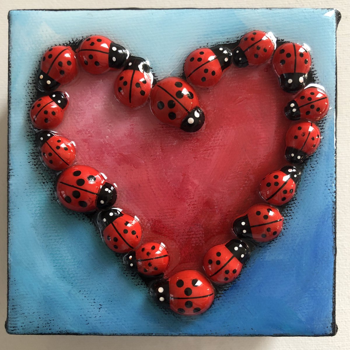 The auction is now live!! 

Find all info and detailed photos of each piece in the charity auction on my main website AliCatart.com. 

Ladybug H’art, starting bid, $50. 

#WallofHarts #HartoftheDay #HeartMonth