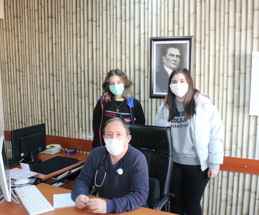 BK_Canakkale's tweet photo. Öğrencilerimizi ilgi, istek ve yeteneklerine göre mesleklere yönlendirmek, onların doğru karar vermelerini sağlamak amacıyla Master6 programı kapsamında "Meslek Atölyeleri" uygulamamızın Tıp alanındaki meslek gözlemimizi Çanakkale Medical Park Hastanesinde gerçekleştirdik. https://t.co/zQXs6Ab6pW