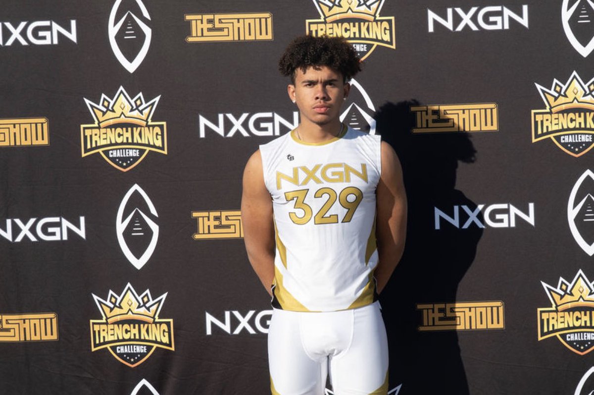 RhinoSports1's tweet image. Rhino Sports Academy Benjamin Parker QB 2025 headshot from L.A. NXGN #wefindfreaksearly #theshowbynextgen #QBhitlist #QBuniverse