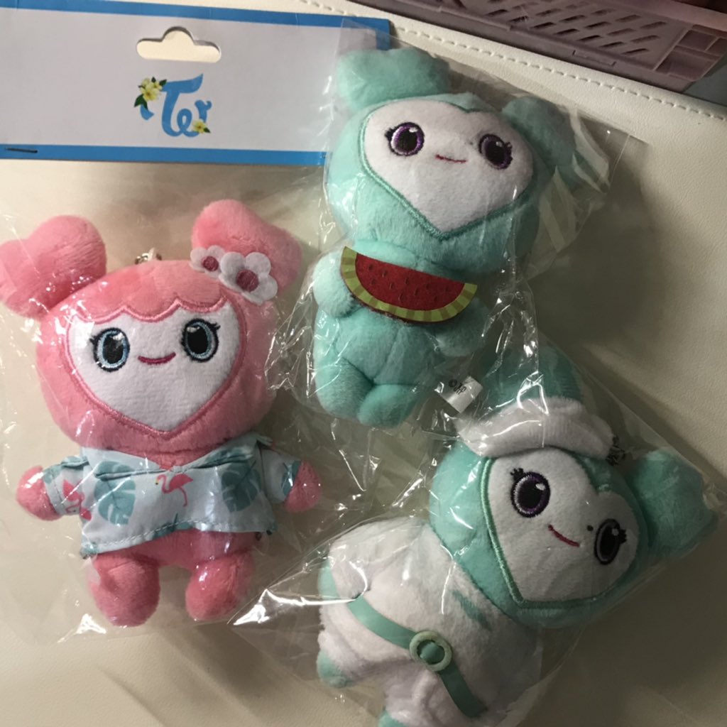 virgoscart's tweet photo. i got them safe and sound! thanks for bringing minayeon fansign pcs + mimovelys home @ryujiniecart 💖 sa budol na rin haha mwa !! 

 #tnxderyllmuch https://t.co/UhXXetKRlr