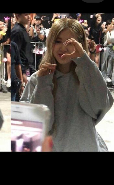 AdilayLd's tweet photo. #OurRockstarROSÉDay 
Happy Birthday My Angel 
Seni iyiki tanımışım . Pes etmeden kariyerinde ilerlemen beni o kadar etkiledi ki seni kıskandım. Ve böylece saçma düşüncelerden kurtuldum. Sana bunun için çok minnet duyuyorum. https://t.co/f6AzymyHj4