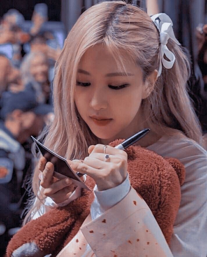 CamiBlink08's tweet photo. Ya no crezcas más por favor</3
#OurRockstarROSEDay 
#봄의시작_채영아_생일축하해 https://t.co/aQjFPY39CW
