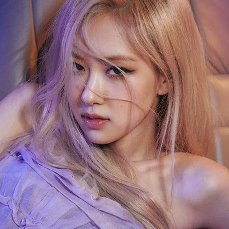 lisaholics_'s tweet photo. A very happy birthday to our dearest chipmunk 🎂🎉 you don't know how much joy you bring to my life just by existing. I love you and adore you my lovely Rosie posie 💕

HAPPY HALF FIFTY ROSÉ
#OurRockstarROSÉDay
#봄의시작_채영아_생일축하해 @BLACKPINK https://t.co/EeshrmgJ0B