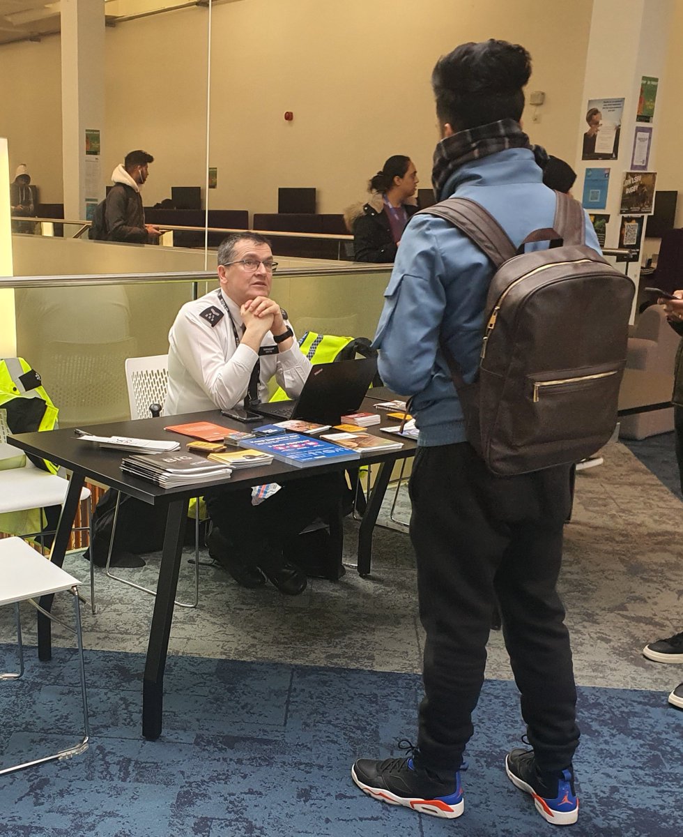 MPSStGeorgeMD's tweet photo. @MPSStGeorgeMD  officers attended  @LSBU and spoke to the students offering personal safety and crime prevention advice. feedback from the students was very positive. #besafe #safeandsecure https://t.co/jNsUW2RMZQ